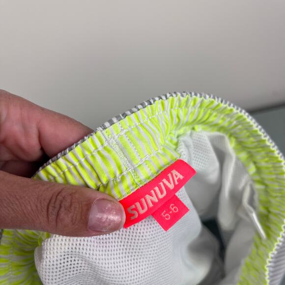 Sunuva Boys Gray & White Striped Swim Trunks 5-6 - Picture 3 of 7